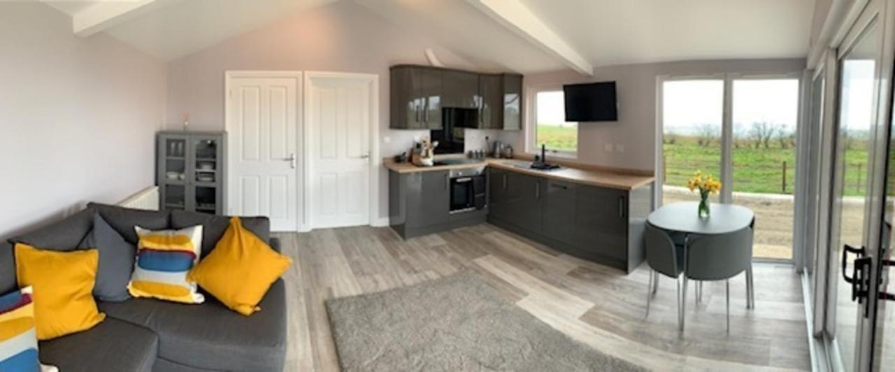 Deerfin Rentals Private Chalet With Hot Tub Ballymena Zewnętrze zdjęcie