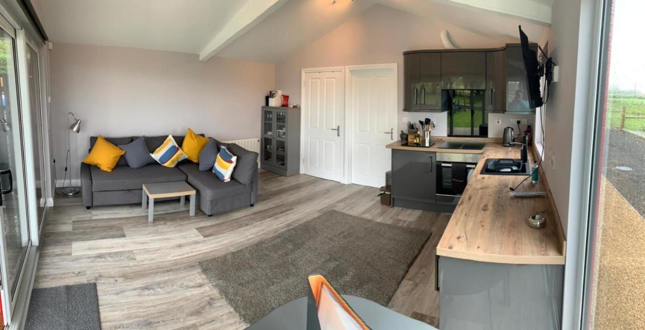 Deerfin Rentals Private Chalet With Hot Tub Ballymena Zewnętrze zdjęcie