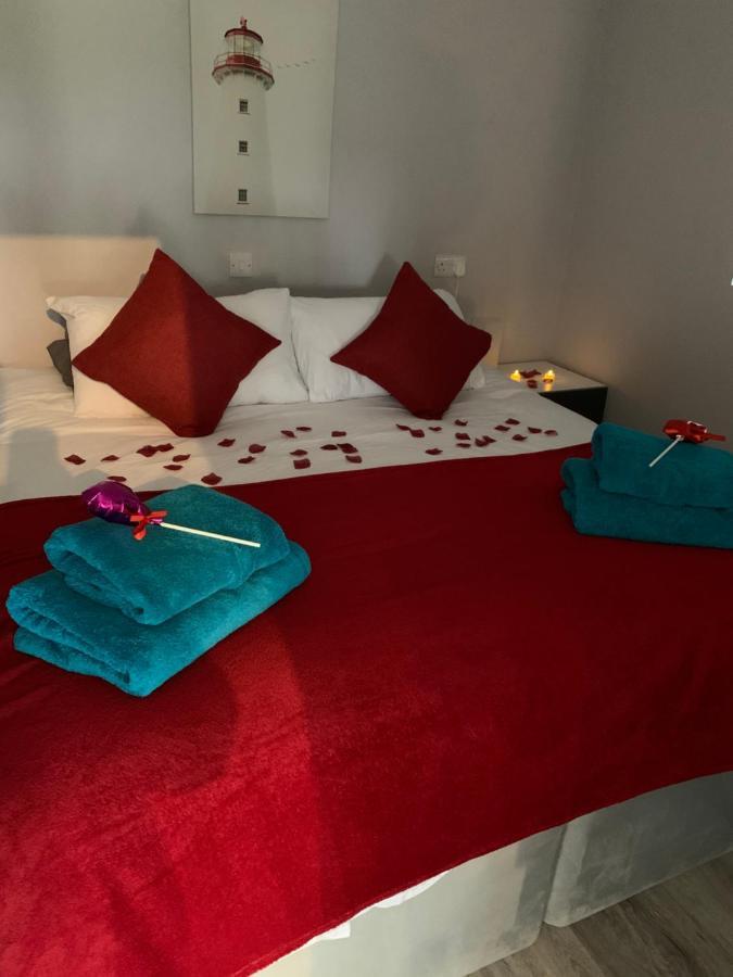Deerfin Rentals Private Chalet With Hot Tub Ballymena Zewnętrze zdjęcie