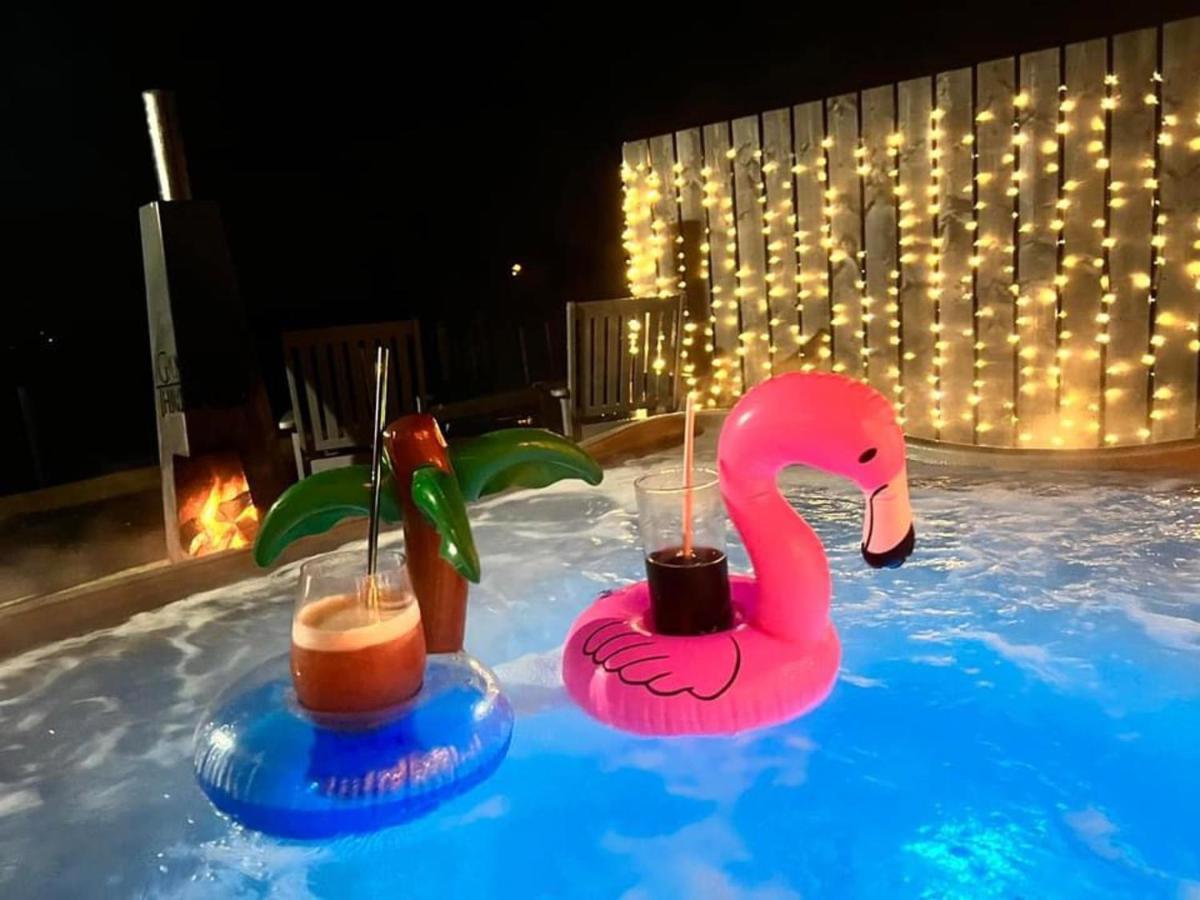 Deerfin Rentals Private Chalet With Hot Tub Ballymena Zewnętrze zdjęcie