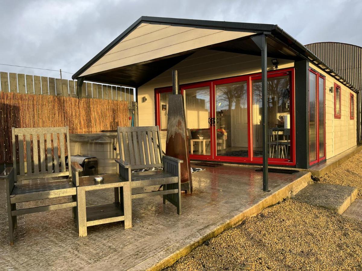 Deerfin Rentals Private Chalet With Hot Tub Ballymena Zewnętrze zdjęcie